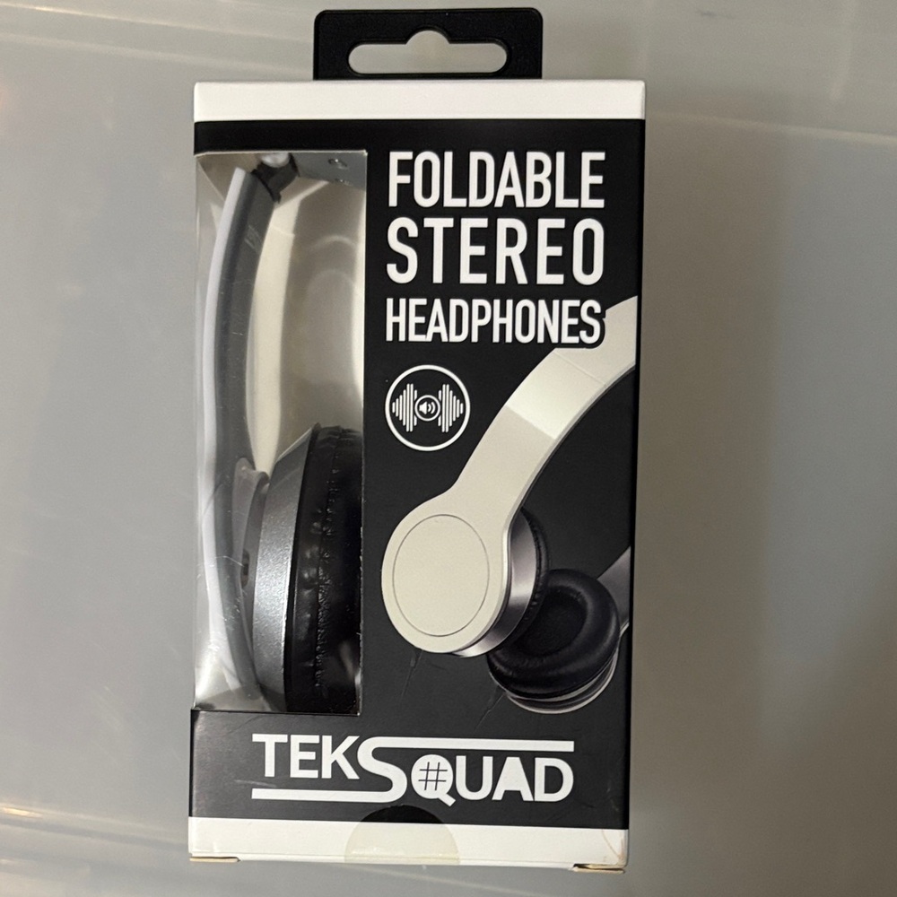 TekSquad Foldable Stereo Headphones - Black and Silver
